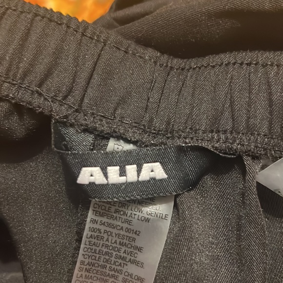 Alia black capris size 14 - Picture 2 of 2